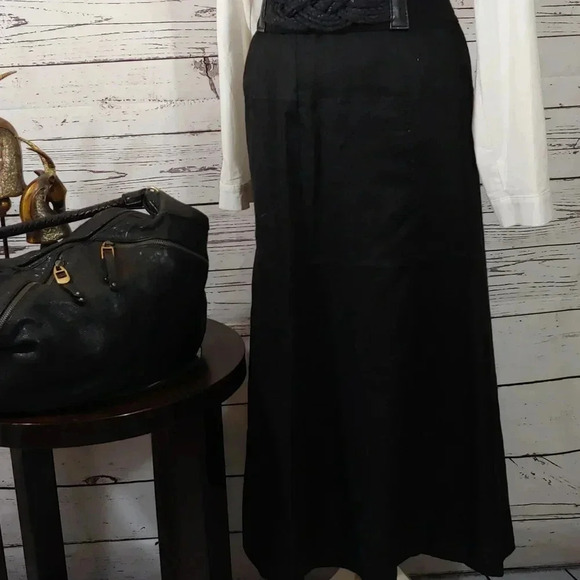 Women's Linen Skirt - Picture 3 of 8